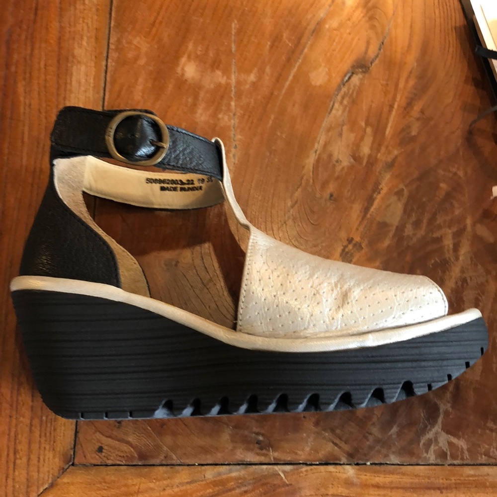 NWT Fly London Yall Wedge - Picture 1 of 2